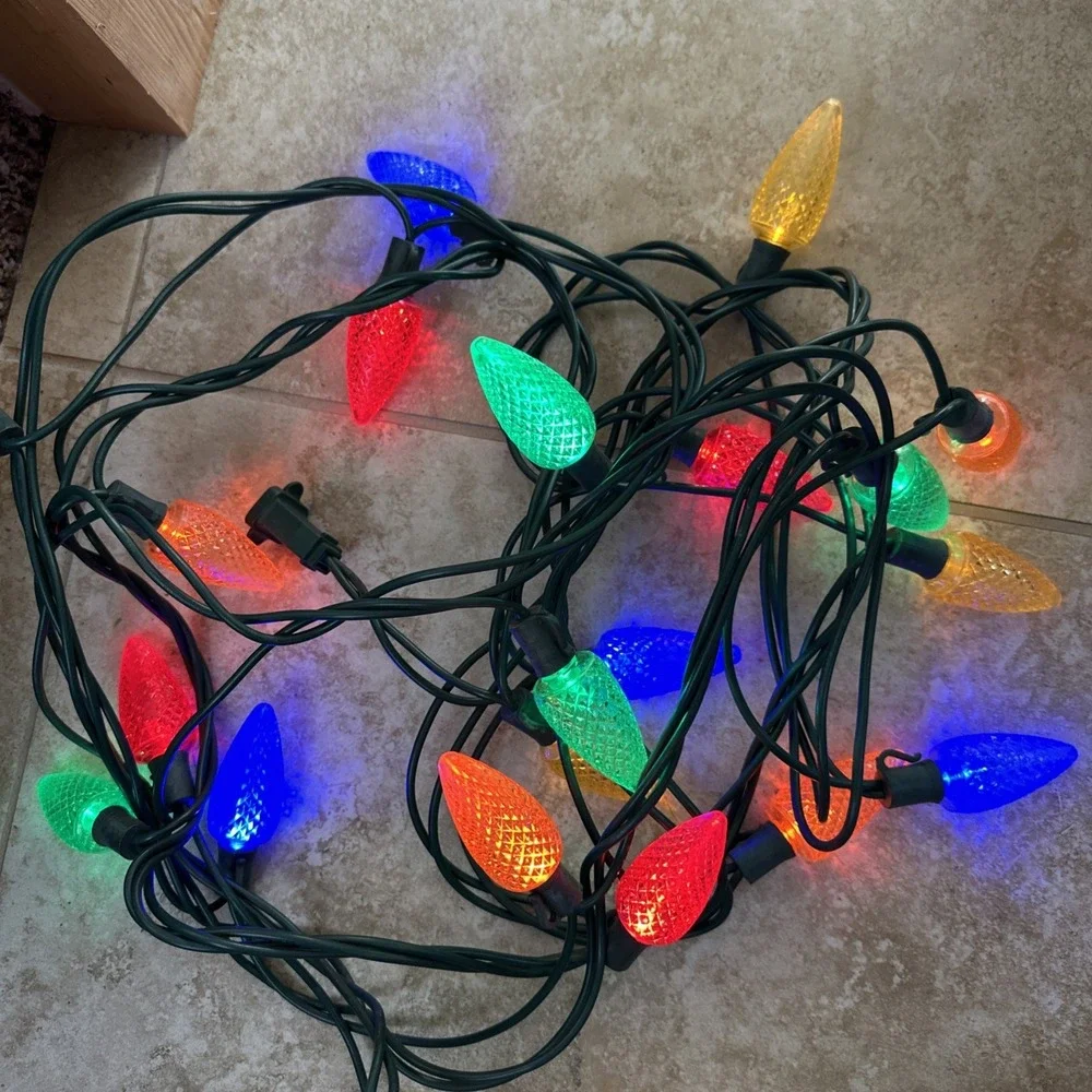 Philips/Holiday 25 Faceted C9 String Lights LED Multi Christmas Indoor/Outdoor‎